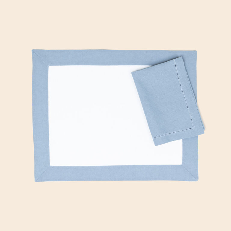 slide 2 Artistry Ajour Placemats and Napkins Set