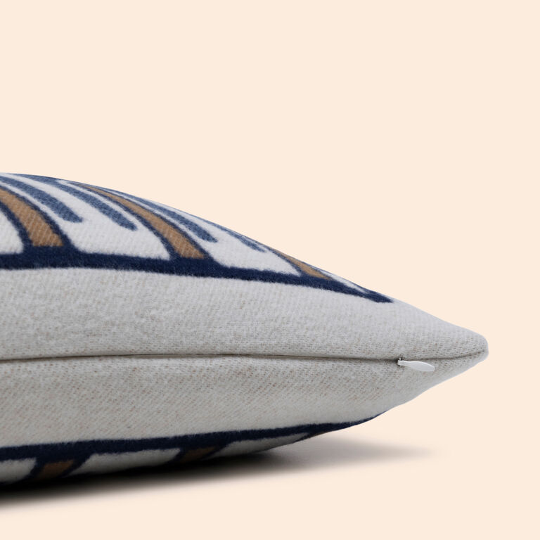 slide 3 Deco Cushion 006