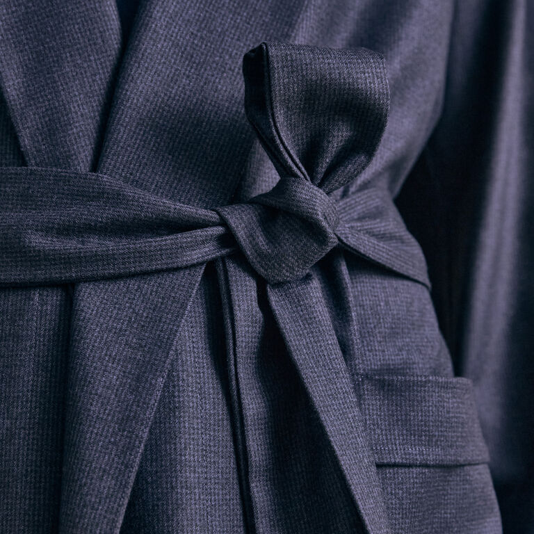 slide 5 Pilot Robe