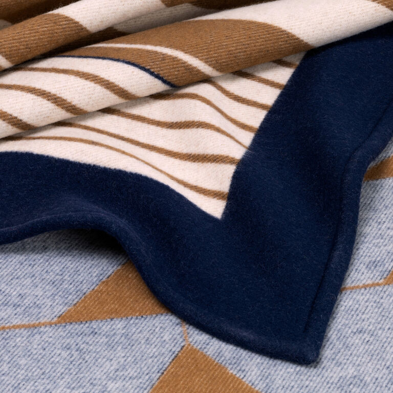 slide 3 Deco Throw 002