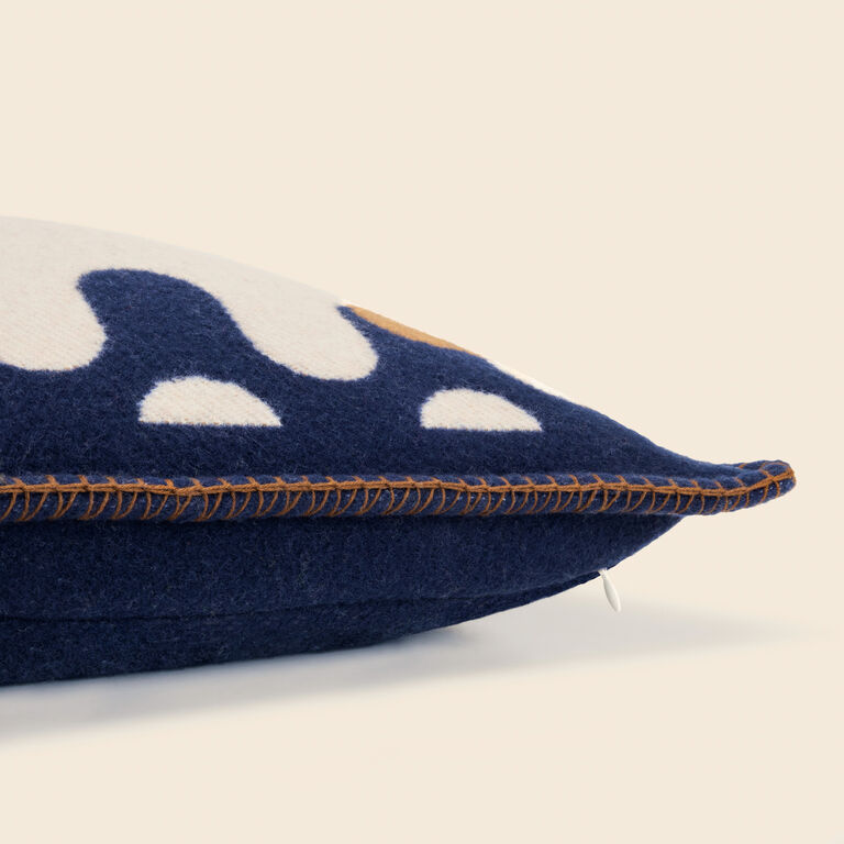 slide 3 Modernism Cushion 002