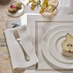 slide 1 Edgeline Placemats and Napkins Set